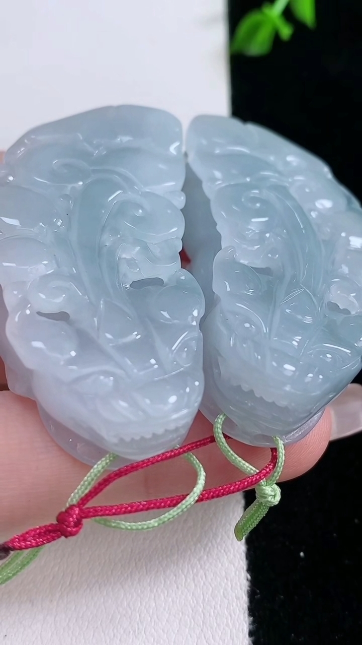 天然A货翡翠紫罗兰貔貅吊坠一对，尺寸46.2-22.6-11.6，重量:58.63g
3月6日