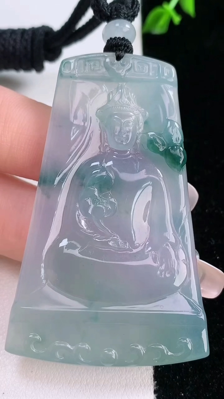 天然A货翡翠种飘花大势至菩萨吊坠，尺寸59-36.3-4.7，重量:31.39g
3月6日