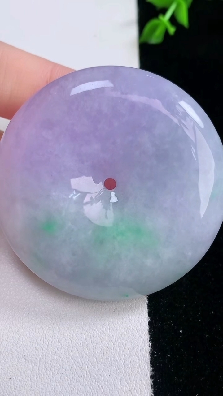 天然A货翡翠春带彩紫罗兰平安扣吊坠，尺寸50.4-11，重量:62.66g
3月6日