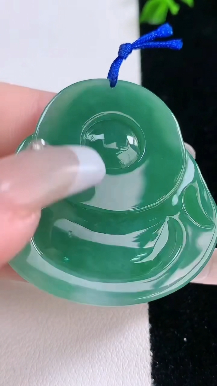 天然A货翡翠佛公吊坠，尺寸41-40-5.5，重量:15.62g
3月6日