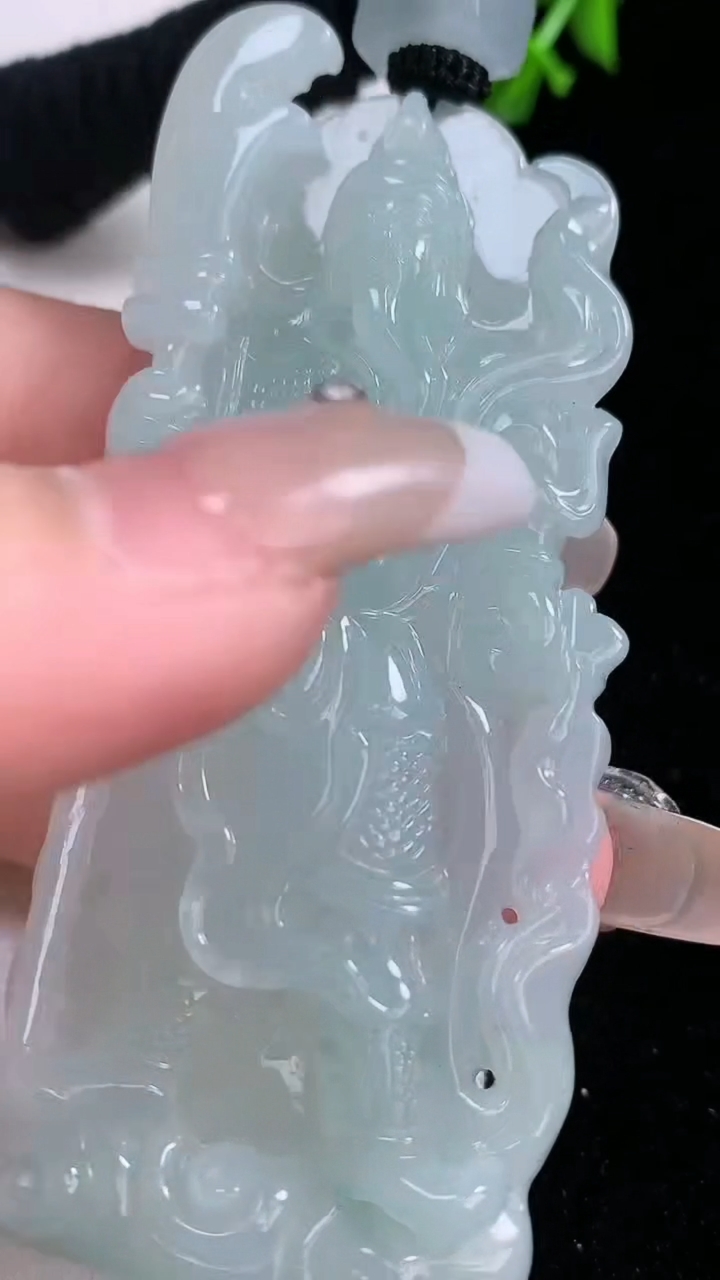 天然A货翡翠关公吊坠，尺寸70.8-30.2-8.6，重量:43.07g
3月6日