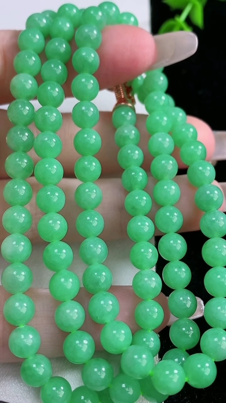 天然A货翡翠圆珠项链，尺寸5.9-96颗，重量:38.34g
3月6日
