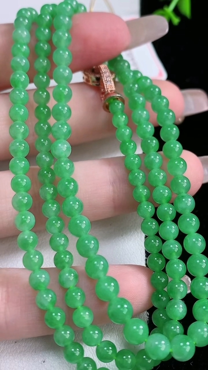 天然A货翡翠圆珠项链，尺寸4.4-138颗，重量:21.96g
3月6日