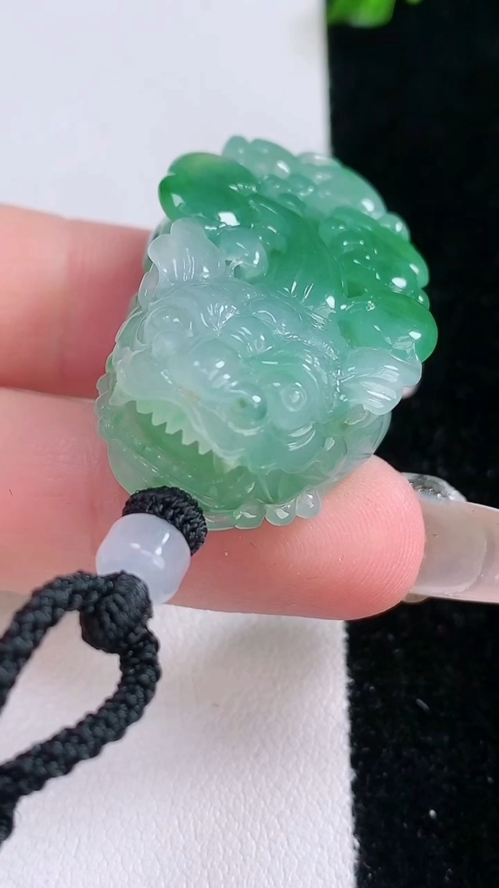 天然A货翡翠貔貅吊坠，尺寸36-22-12.2，重量:24.24g
3月6日