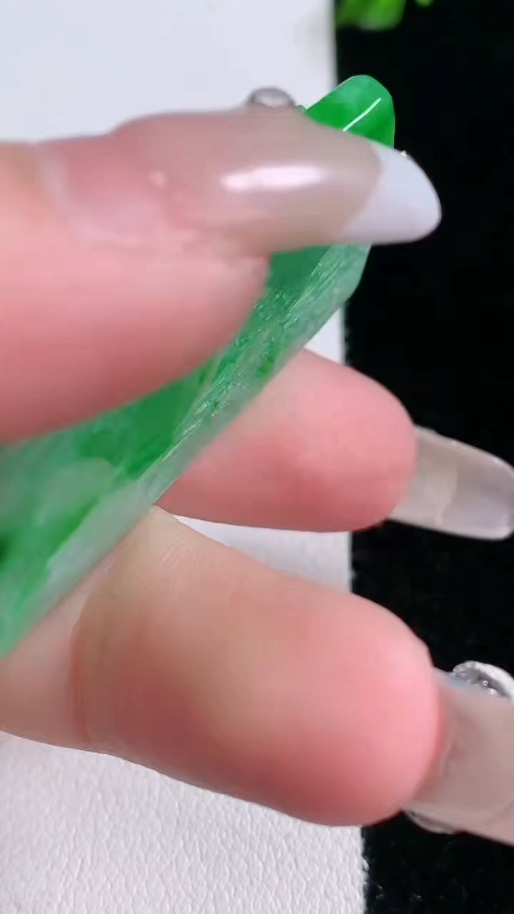 天然A货翡翠山水牌吊坠，尺寸45.8-23.6-6.2，重量:16.44g
3月6日