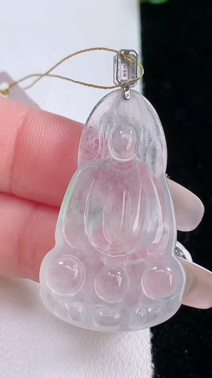 天然A货翡翠观音菩萨吊坠，尺寸36-22.2-3.7，重量:6.16g
3月6日
