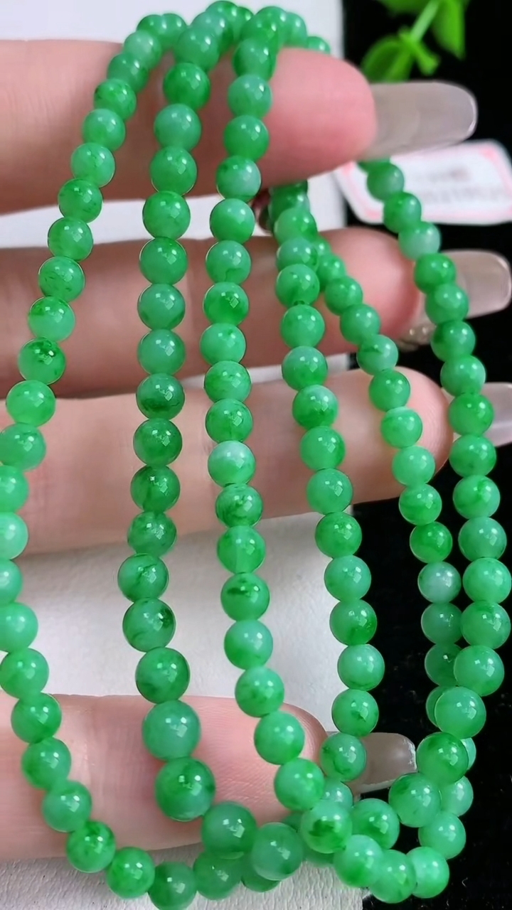 天然A货翡翠圆珠项链，尺寸3.7-139颗，重量:18.46g
3月6日