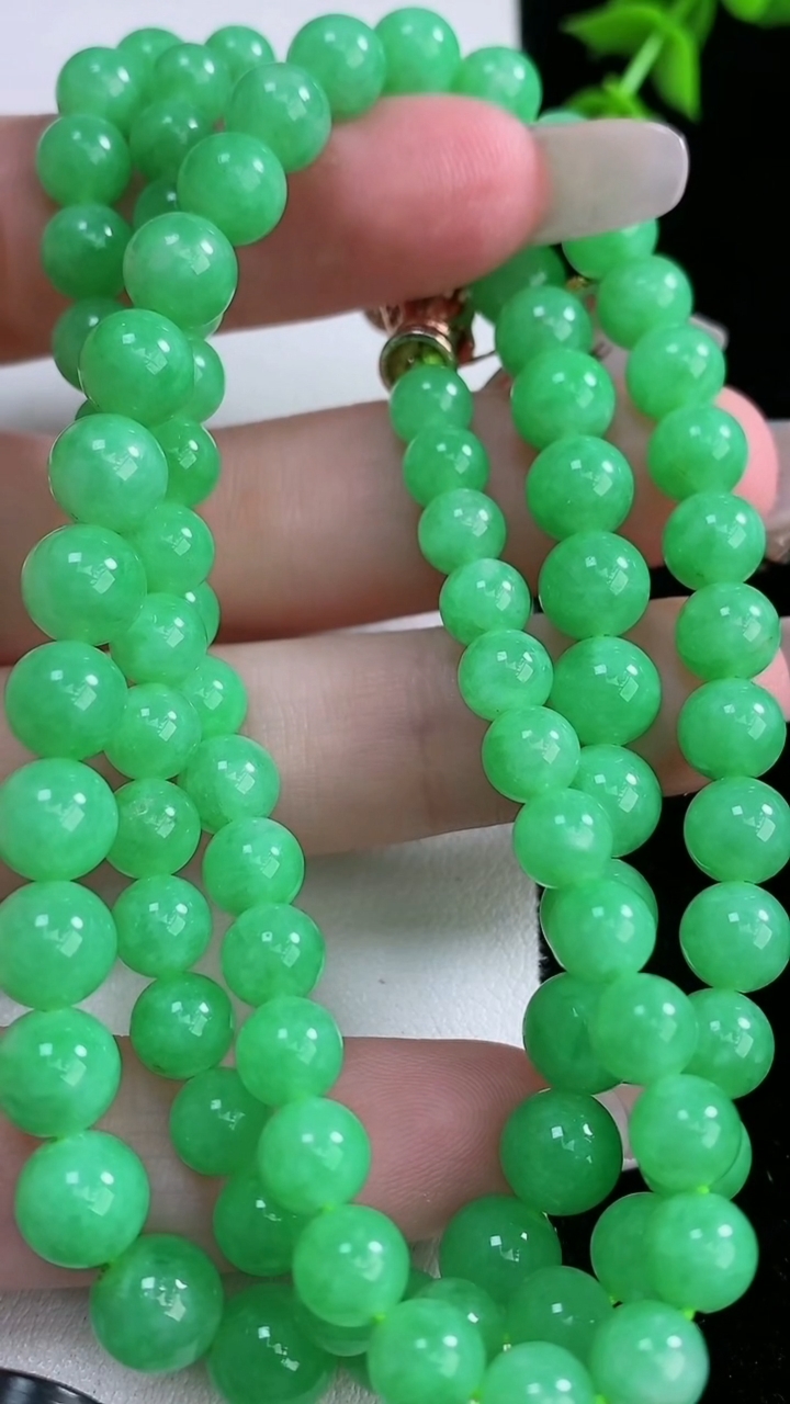 天然A货翡翠圆珠项链，尺寸7-94颗，重量:44.92g
3月6日