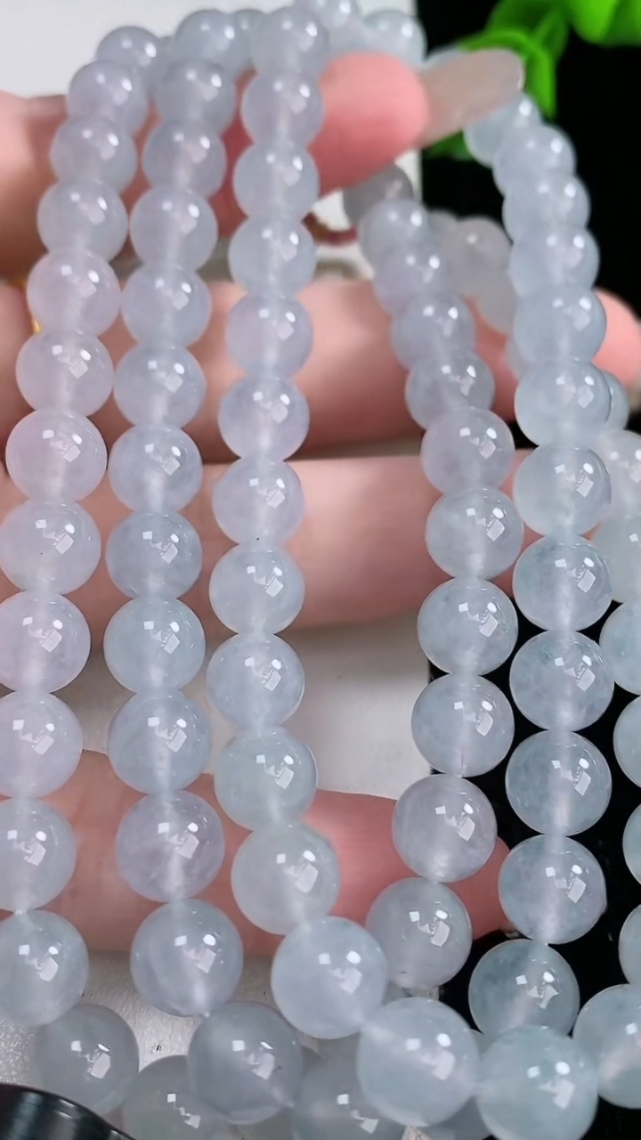 天然A货翡翠种紫罗兰圆珠项链，尺寸7.7-88颗，重量:79.56g3月6日
工厂直销收藏佳品,种好水足，色泽均匀，有种有色，上手高大气！