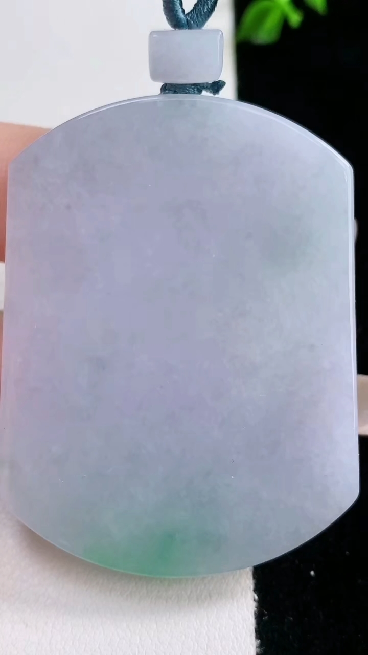 天然A货翡翠春带彩紫罗兰无事牌吊坠，尺寸53-40.2-5.5，重量:36.26g
3月6日