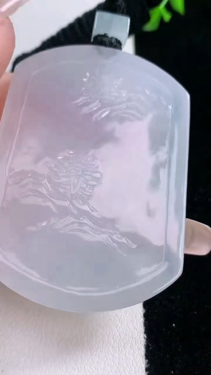 天然A货翡翠山水牌吊坠，尺寸53.4-40-5.4，重量:37.55g
3月6日