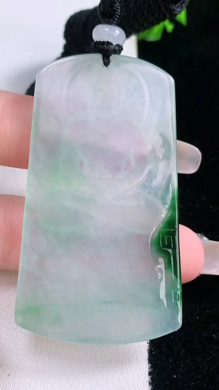 天然A货翡翠大日如来吊坠，尺寸59.4-32-4，重量:24.00g
3月6日