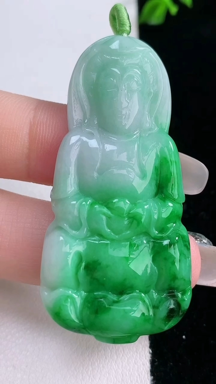 天然A货翡翠观音菩萨吊坠，尺寸52.5-25.3-5，重量:13.56g
3月6日