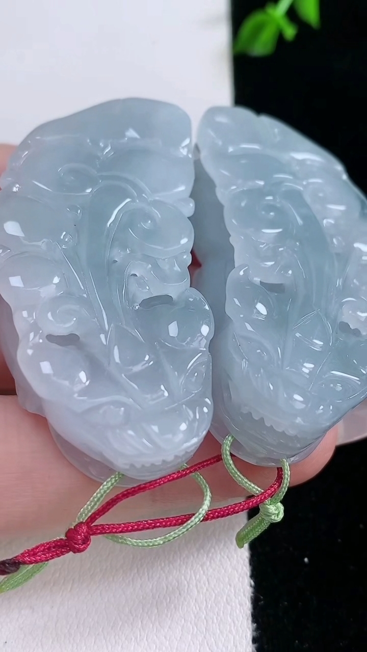 天然A货翡翠紫罗兰貔貅吊坠一对，尺寸46.2-22.6-11.6，重量:58.63g
3月6日