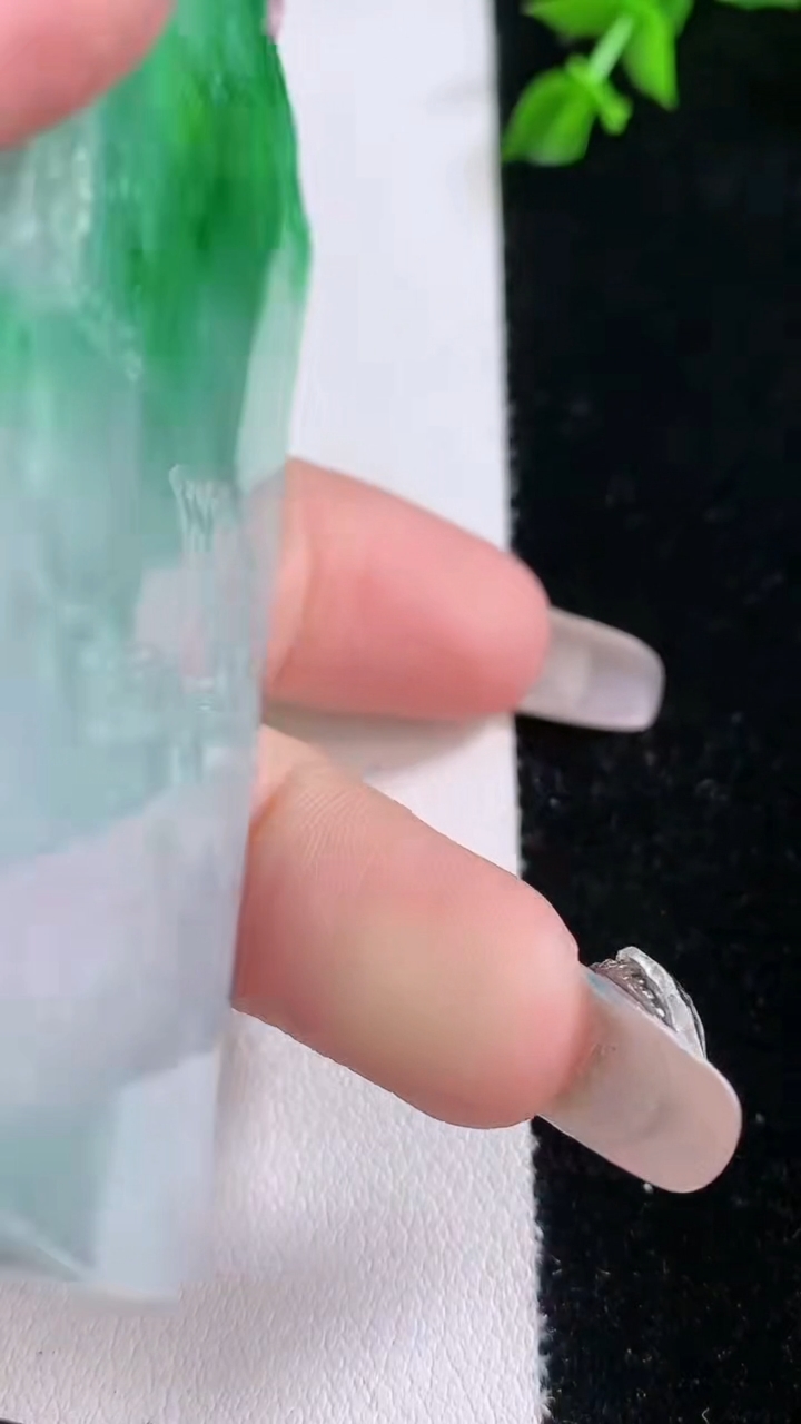 天然A货翡翠山水牌吊坠，尺寸76.7-46.8-5.7，重量:51.22g
3月6日