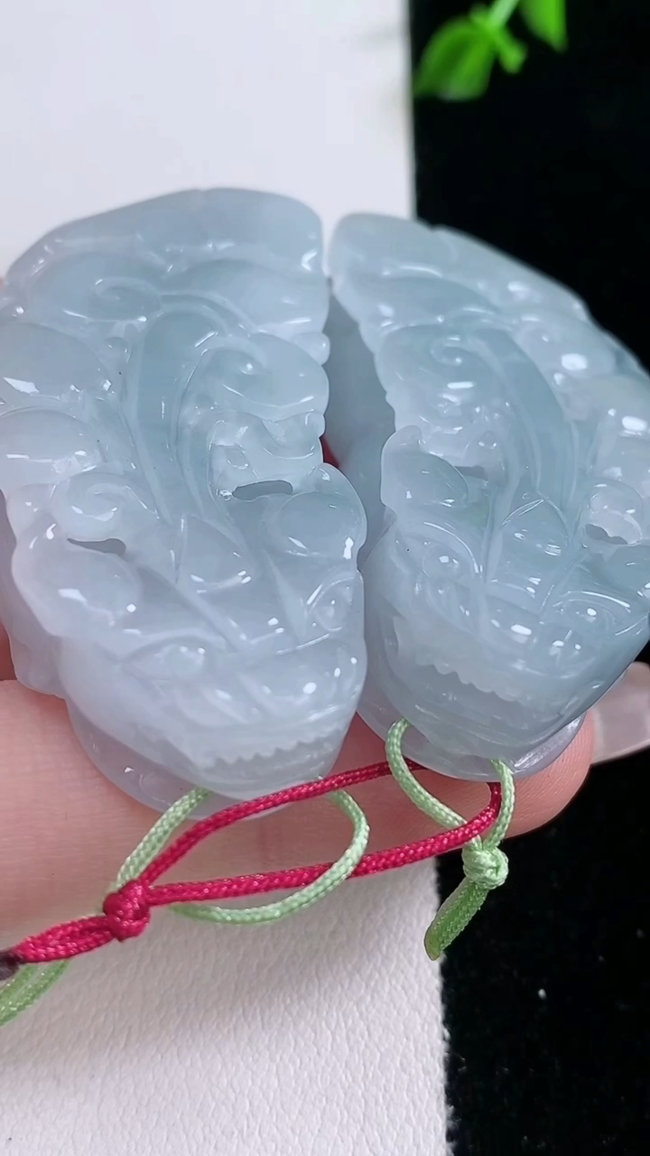 天然A货翡翠紫罗兰貔貅吊坠一对，尺寸46.2-22.6-11.6，重量:58.63g
3月6日