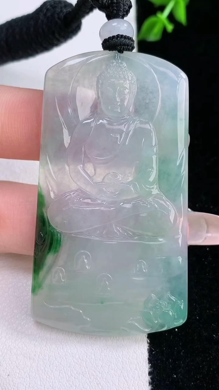 天然A货翡翠大日如来吊坠，尺寸59.4-32-4，重量:24.00g
3月6日