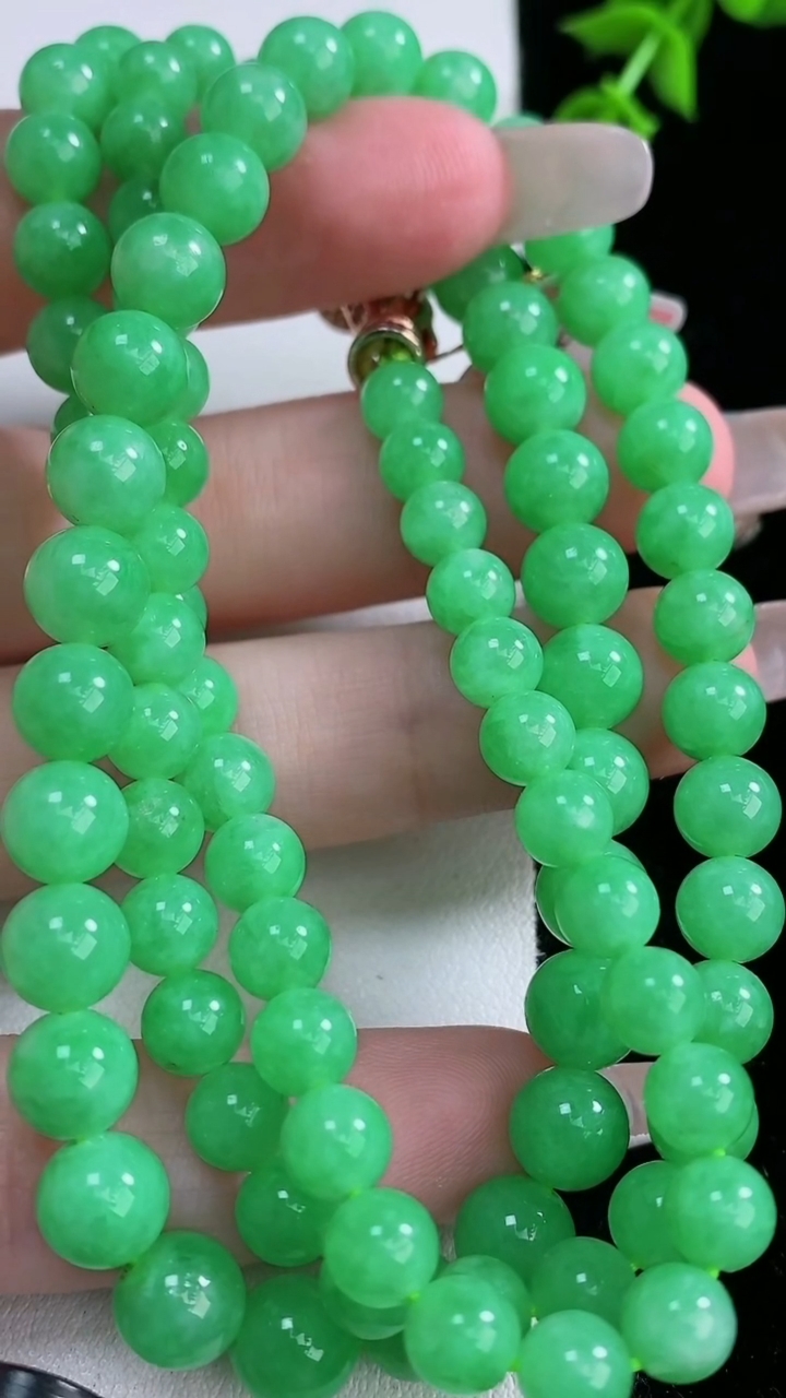 天然A货翡翠圆珠项链，尺寸7-94颗，重量:44.92g
3月6日