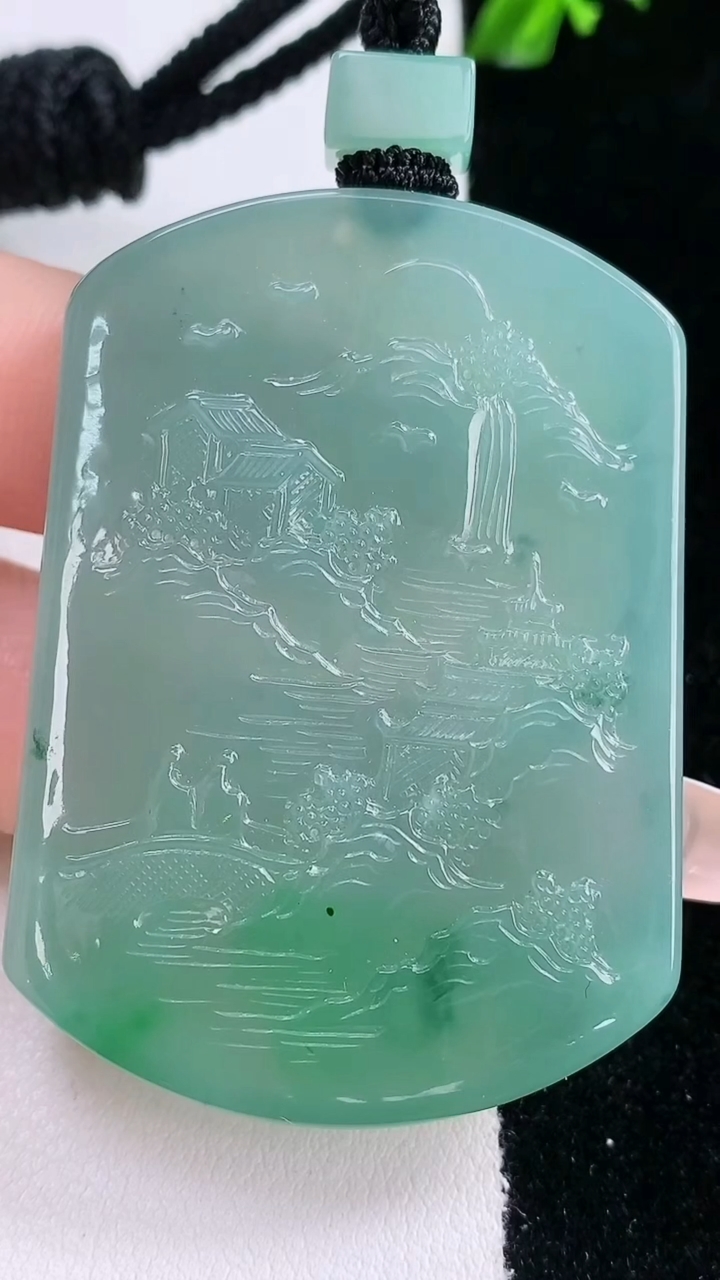 天然A货翡翠山水牌吊坠，尺寸51-36.6-5，重量:33.03g
3月6日