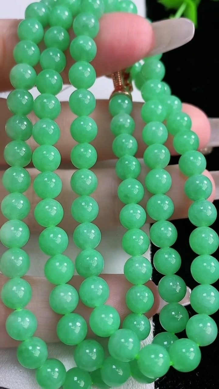 天然A货翡翠圆珠项链，尺寸5.9-96颗，重量:38.34g
3月6日