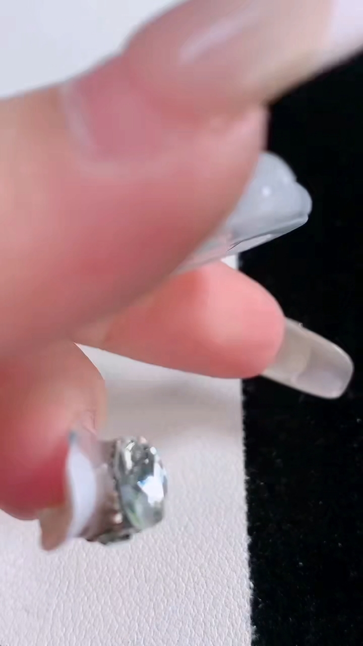 天然A货翡翠佛公吊坠，尺寸36-39.8-7.5，重量:16.46g
3月6日