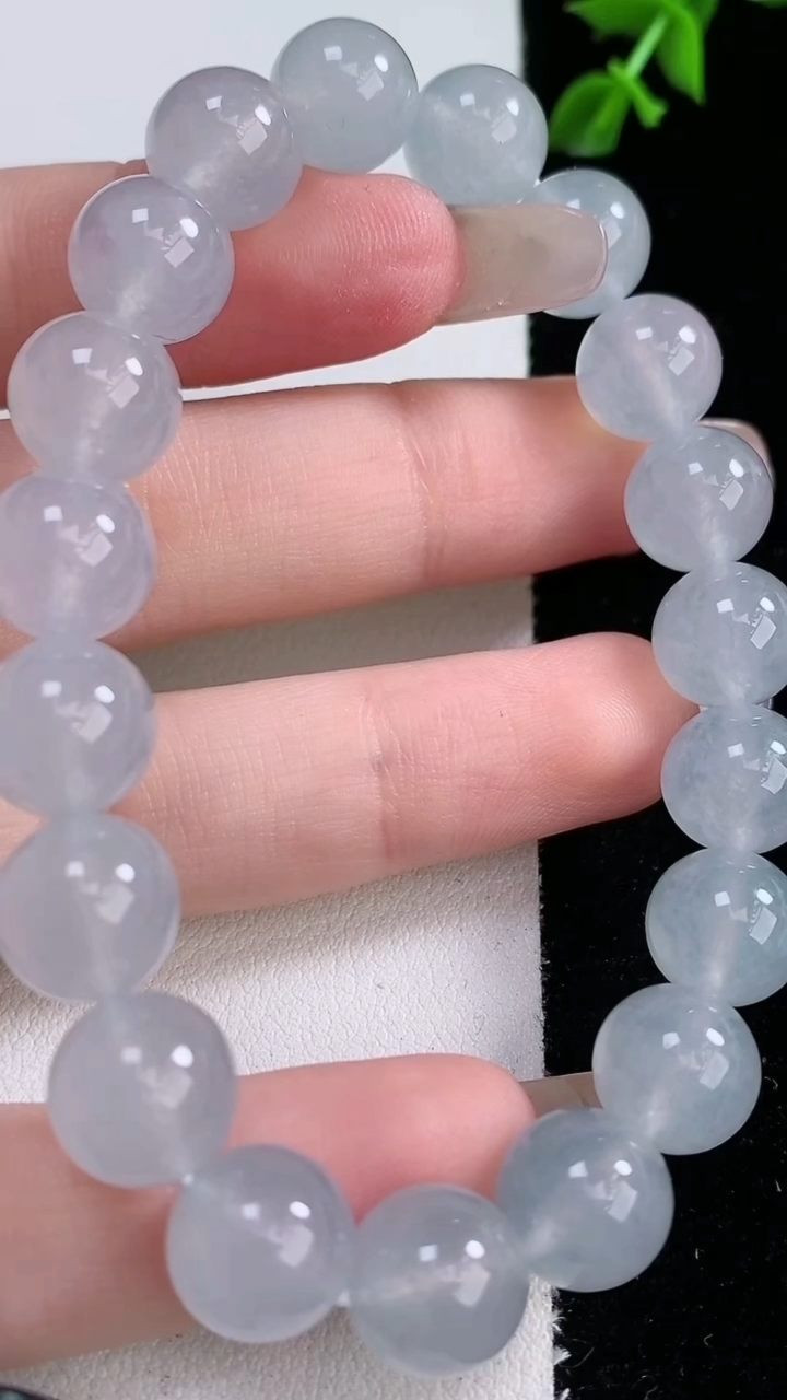 天然A货翡翠种白冰圆珠手串，尺寸10-19颗，重量:32.97g3月6日
工厂直销收藏佳品,种好水足