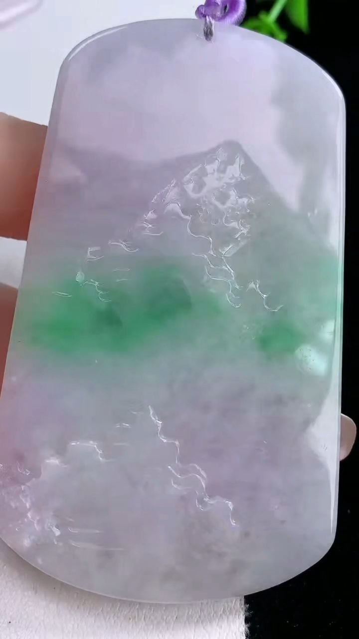 天然A货翡翠山水牌吊坠，尺寸70.7-42-5.6，重量:43.77g
3月6日