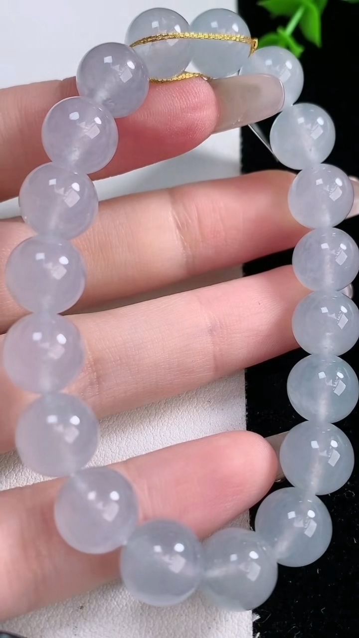 天然A货翡翠种白冰圆珠手串，尺寸10-19颗，重量:32.97g3月6日
工厂直销收藏佳品,种好水足，色泽均匀，有种有色，上手高大气！
