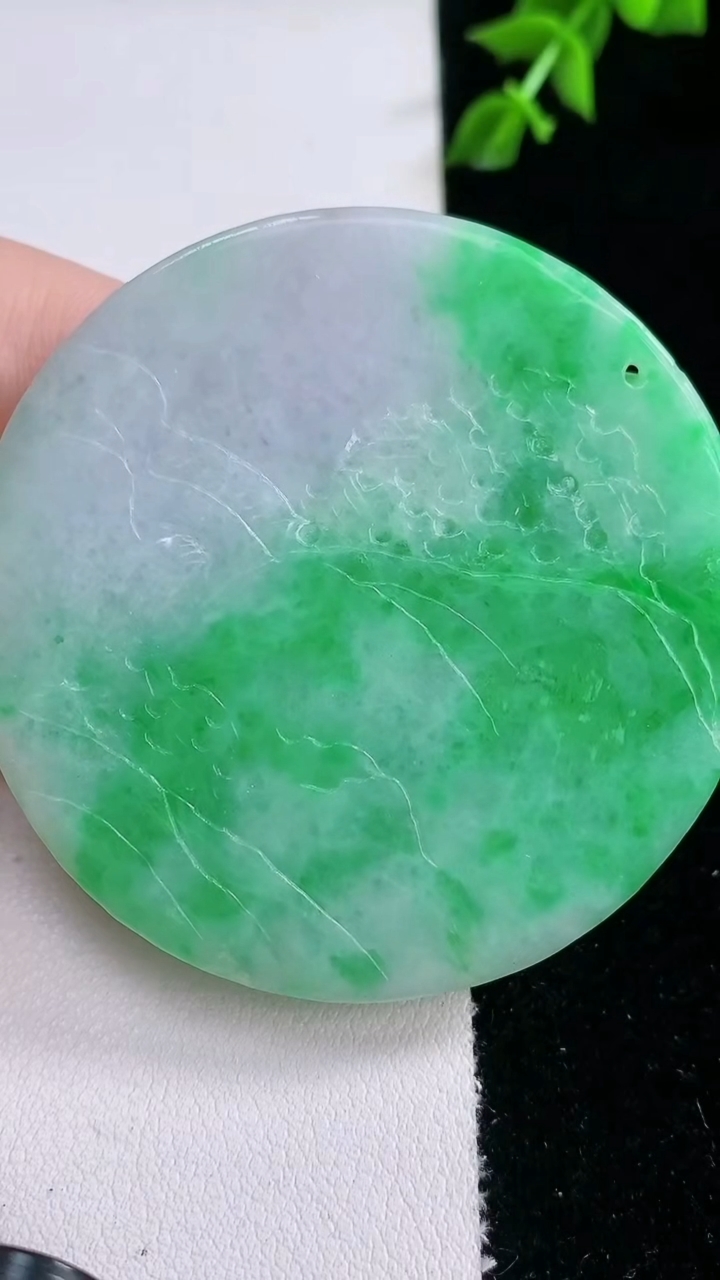 天然A货翡翠山水牌吊坠，尺寸53.7-6.2，重量:39.67g
3月6日