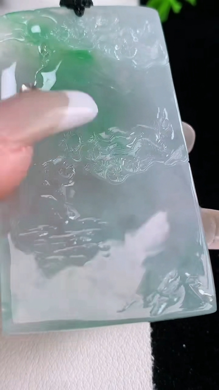 天然A货翡翠山水牌吊坠，尺寸57.8-32.4-5，重量:29.00g
3月6日