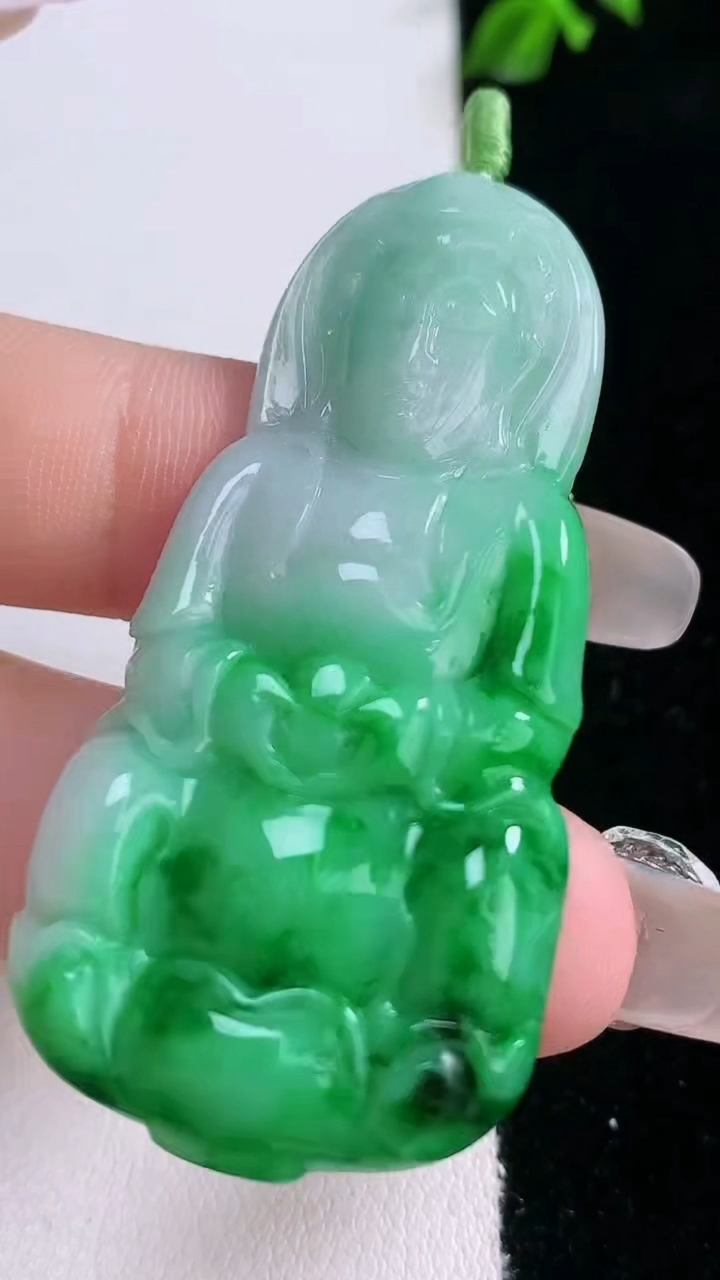 天然A货翡翠观音菩萨吊坠，尺寸52.5-25.3-5，重量:13.56g
3月6日