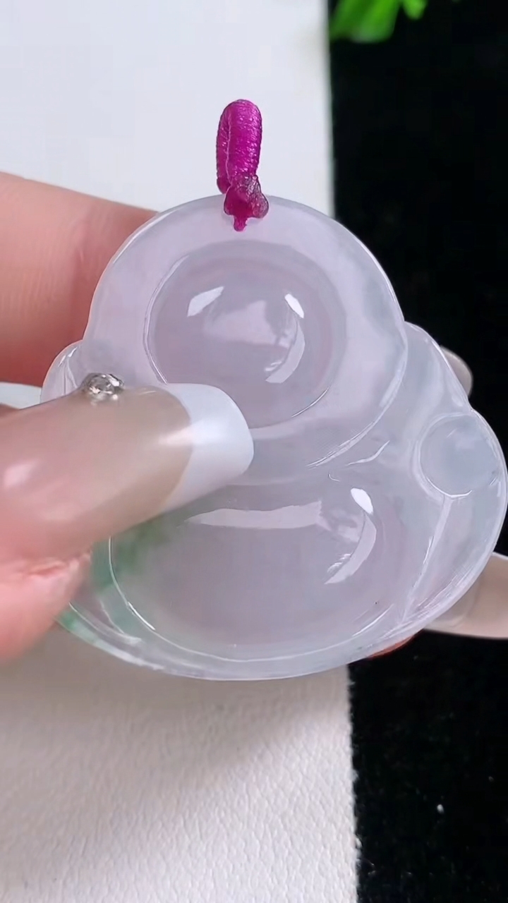 天然A货翡翠飘花佛公吊坠，尺寸34.5-36.2-5.8，重量:11.51g
3月6日