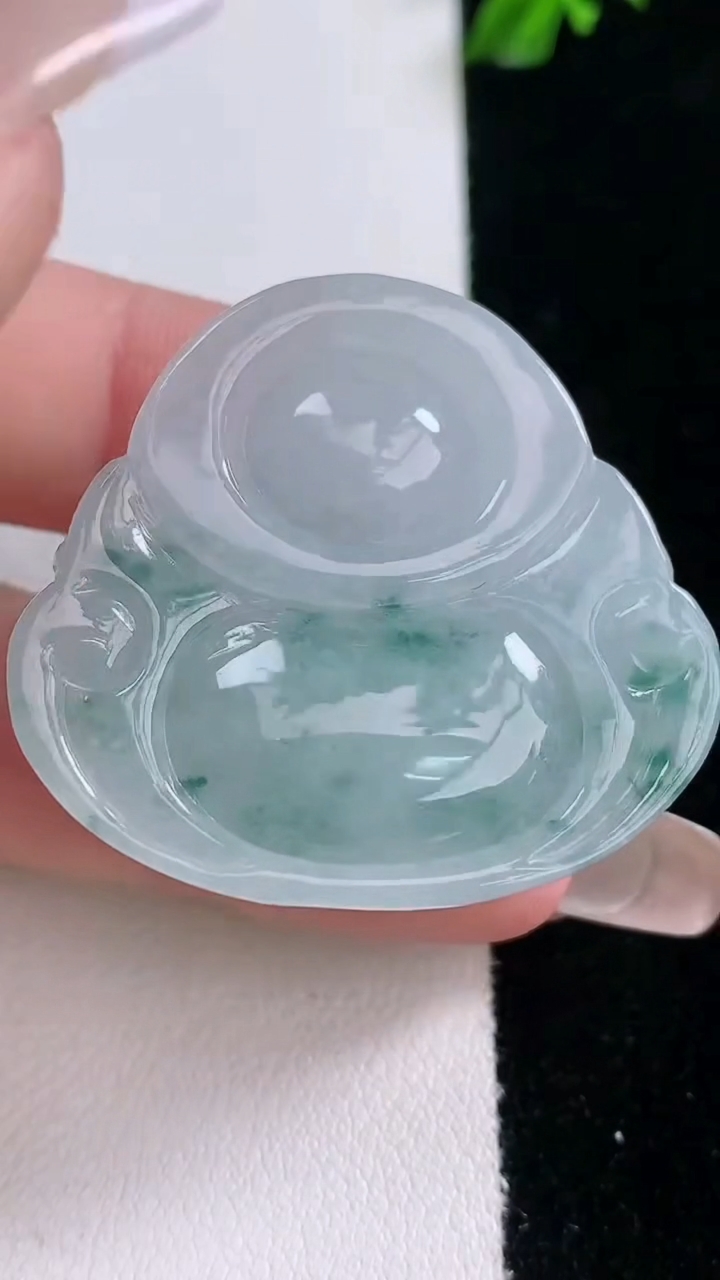 天然A货翡翠飘花佛公吊坠，尺寸33.7-37-11.5，重量:22.15g
3月6日