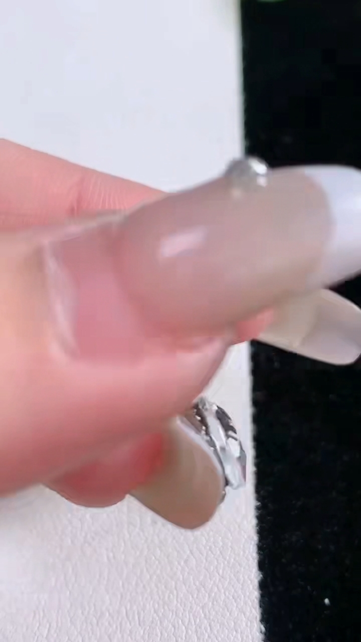 天然A货翡翠佛公吊坠，尺寸26.2-25.4-10，裸石13-19.6重量:5.26g
3月6日