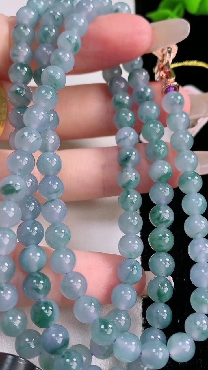 天然A货翡翠紫罗兰飘花圆珠项链，尺寸6-108颗，重量:38.18g3月6日
工厂直销收藏佳品,种好水足，色泽均匀，有种有色，上手高大气！