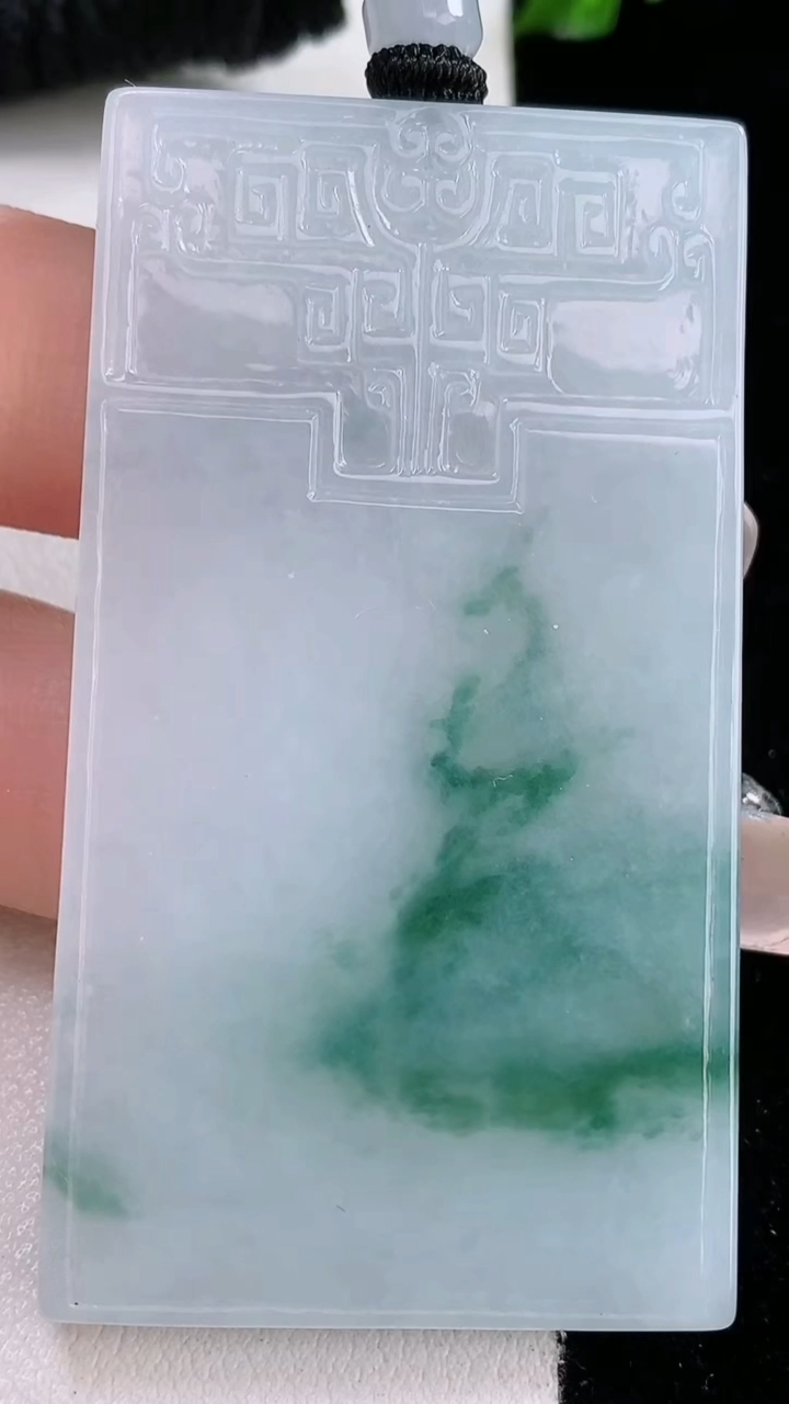 天然A货翡翠飘花仿古无事牌吊坠，尺寸59.2-33-5.2，重量:37.63g
3月6日