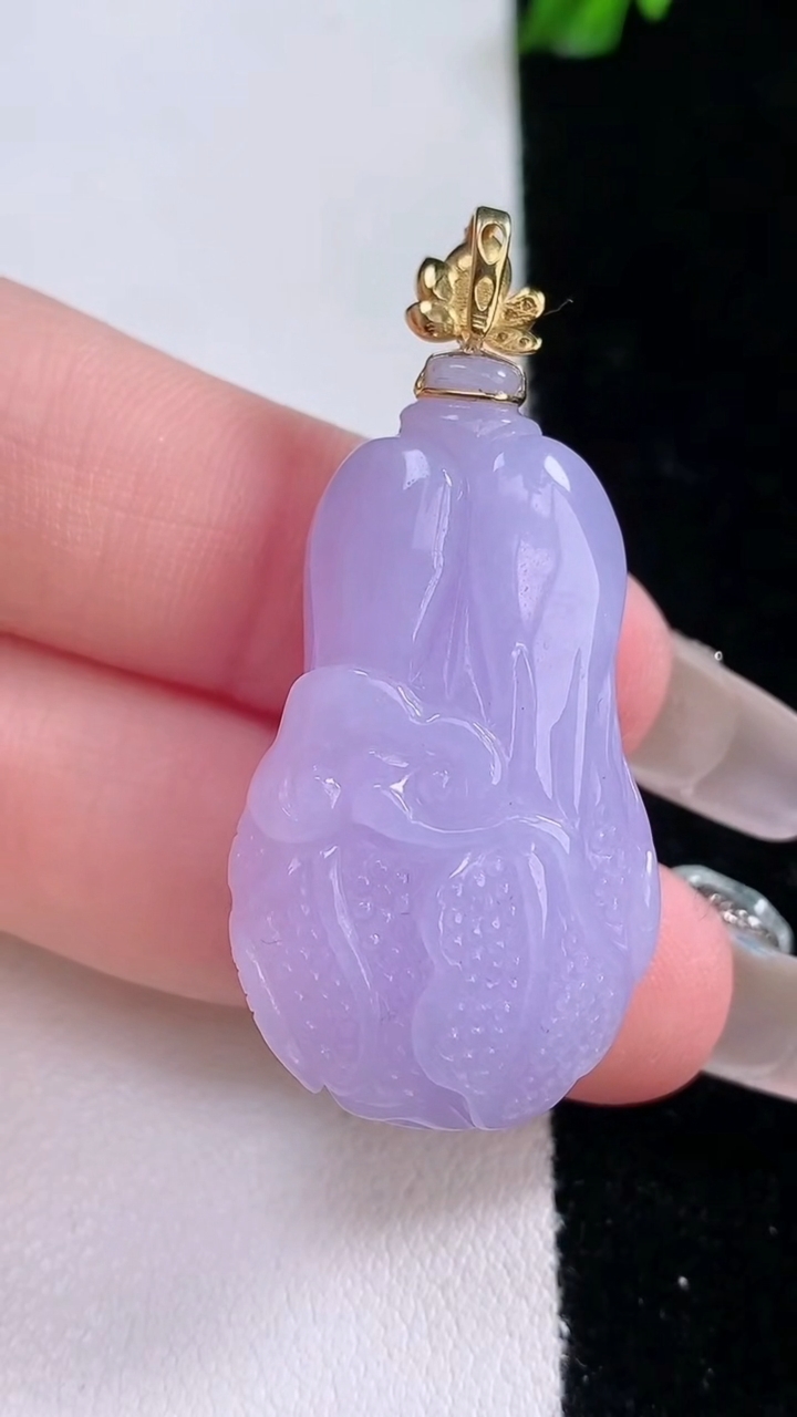 天然A货翡翠18K金紫罗兰白菜吊坠，尺寸32.5-19.6-10.5，重量:12.13g
3月6日