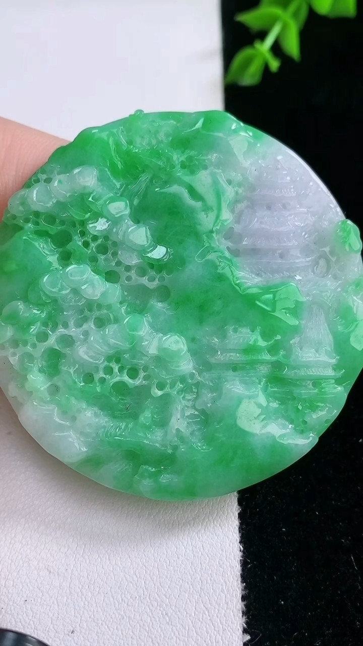 天然A货翡翠山水牌吊坠，尺寸53.7-6.2，重量:39.67g
3月6日