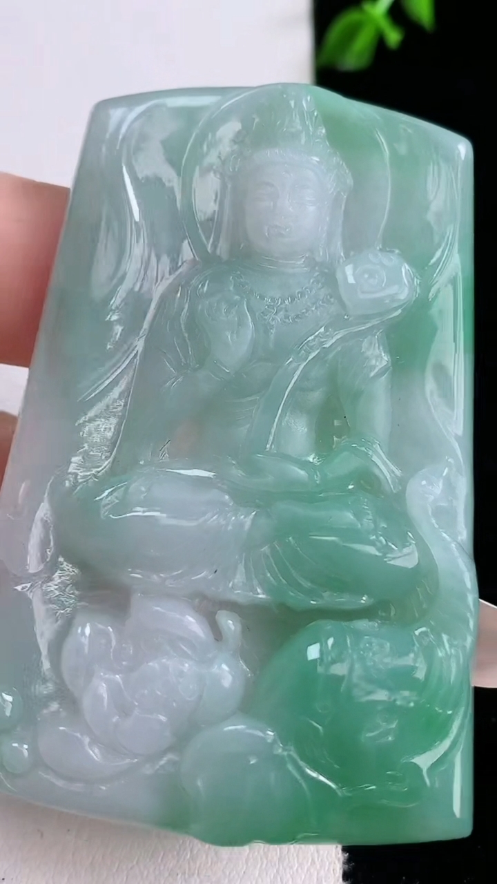 天然A货翡翠普贤菩萨吊坠，尺寸59-40.2-4.2，重量:26.47g
3月6日