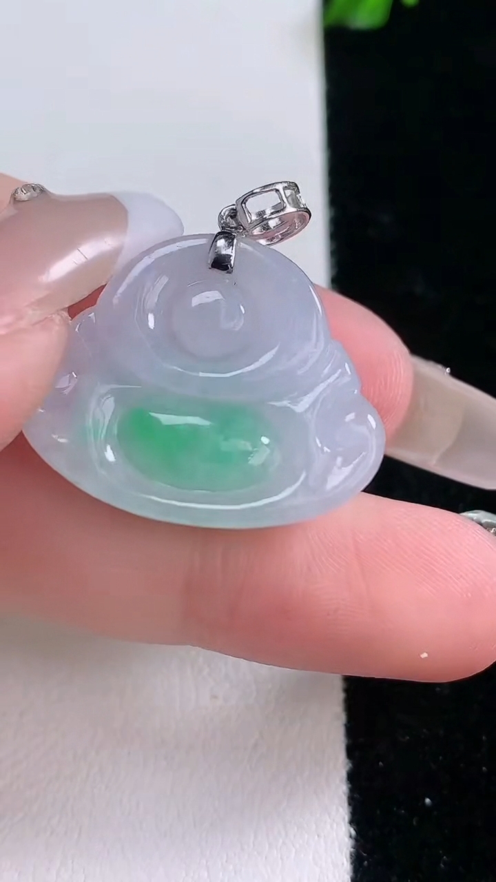 天然A货翡翠佛公吊坠，尺寸20-25.2-8.3，重量:7.21g
3月7日