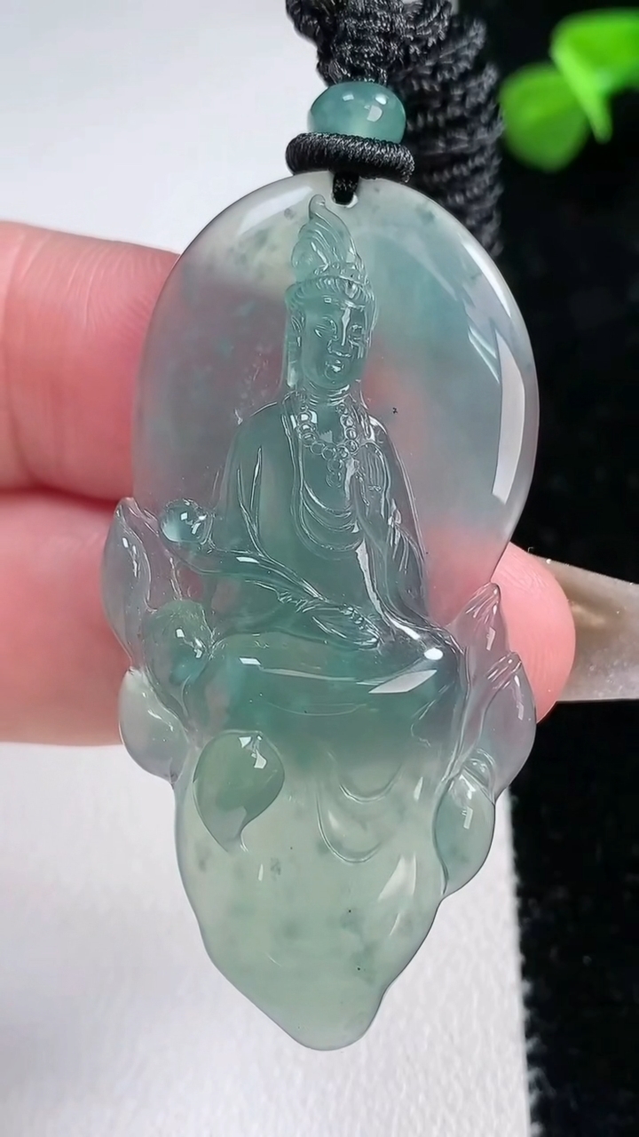 天然A货翡翠冰种蓝水观音菩萨吊坠，尺寸51-23.9-6.2，重量14.02g
3月7日