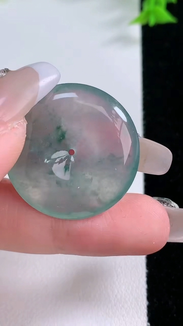 天然A货翡翠冰种飘花平安扣吊坠，尺寸27.6-5，重量:7.52g
3月7日