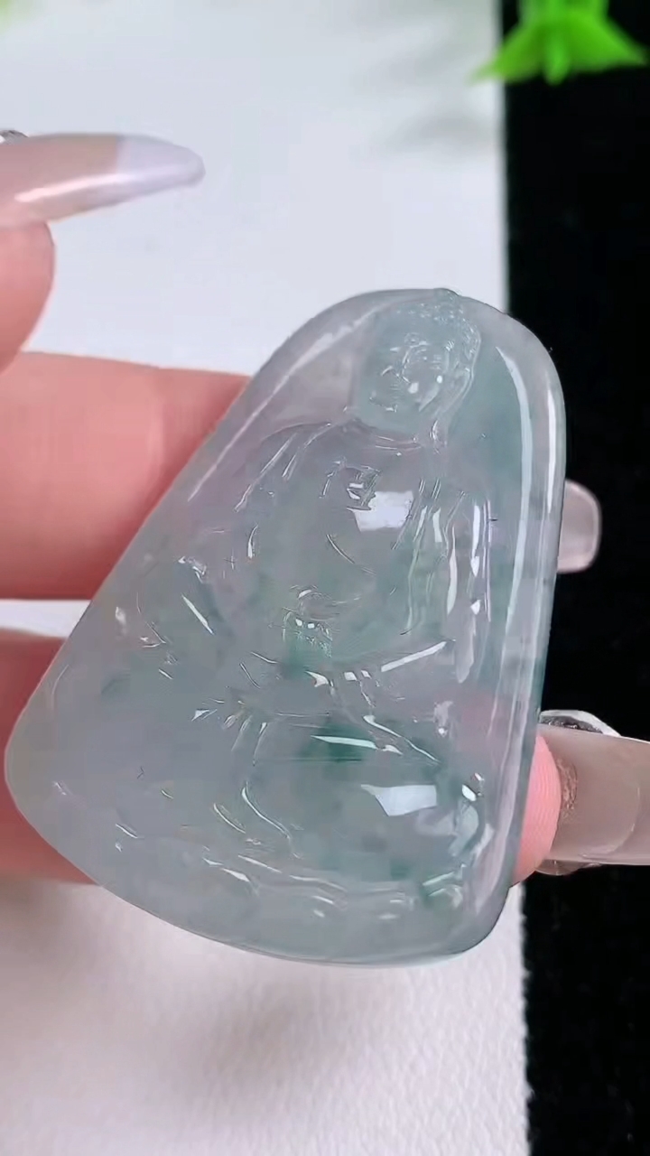 天然A货翡翠冰种飘花大日如来吊坠，尺寸42-30.7-5.4，重量:14.91g
3月7日