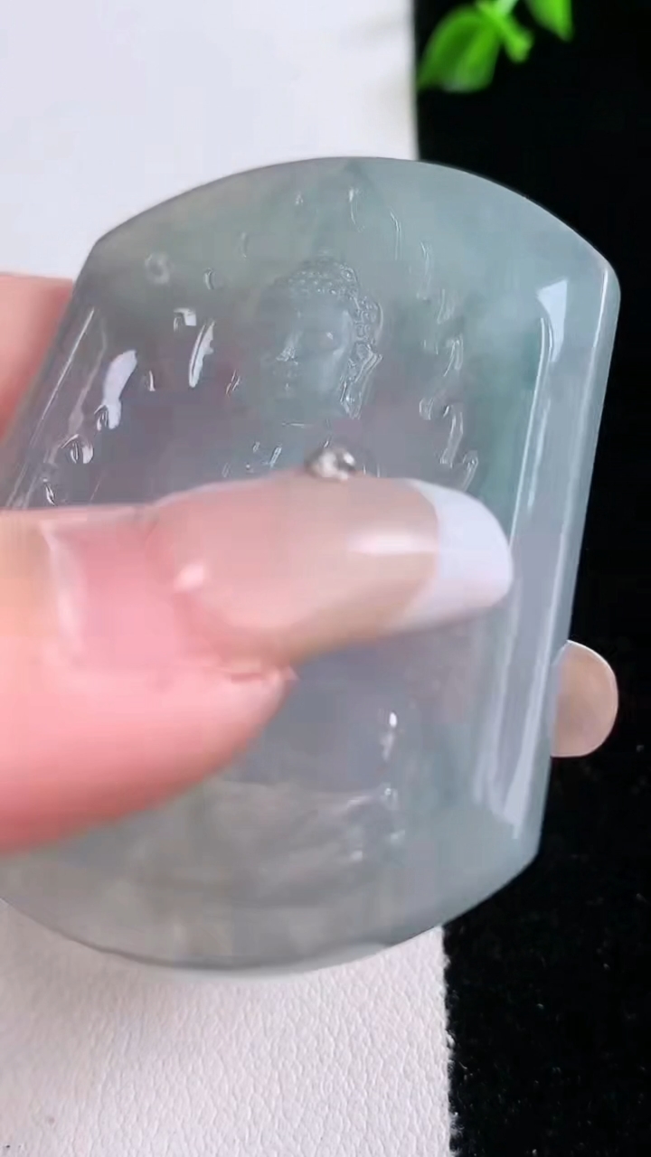 天然A货翡翠阿弥陀佛吊坠，尺寸52-41.5-5，重量:26.03g
3月7日