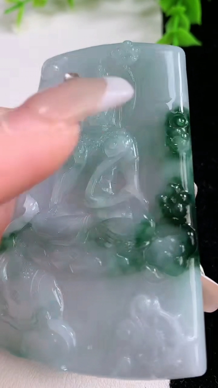 天然A货翡翠飘花普贤菩萨吊坠，尺寸70.3-45.7-5.6，重量:41.97g
3月7日