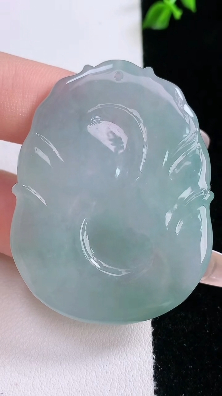 天然A货翡翠生肖猴吊坠，尺寸50.2-38.5-6，重量:25.63g
3月7日