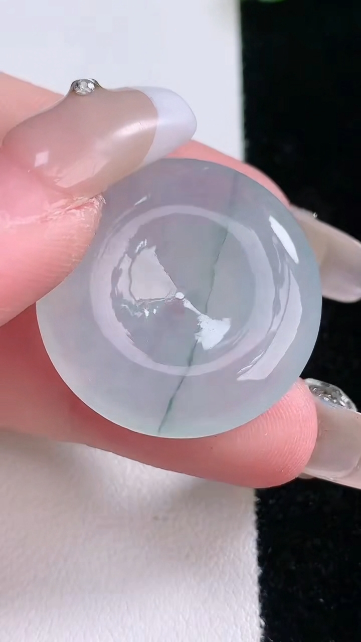 天然A货翡翠冰种飘花平安扣吊坠，尺寸27-5.5，重量:8.47g
3月7日