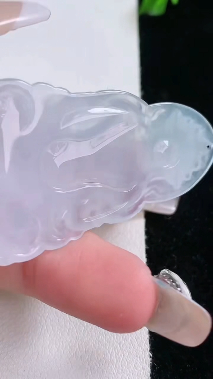 天然A货翡翠度母观音吊坠，尺寸52-29.7-5.3，重量:13.98g
3月7日