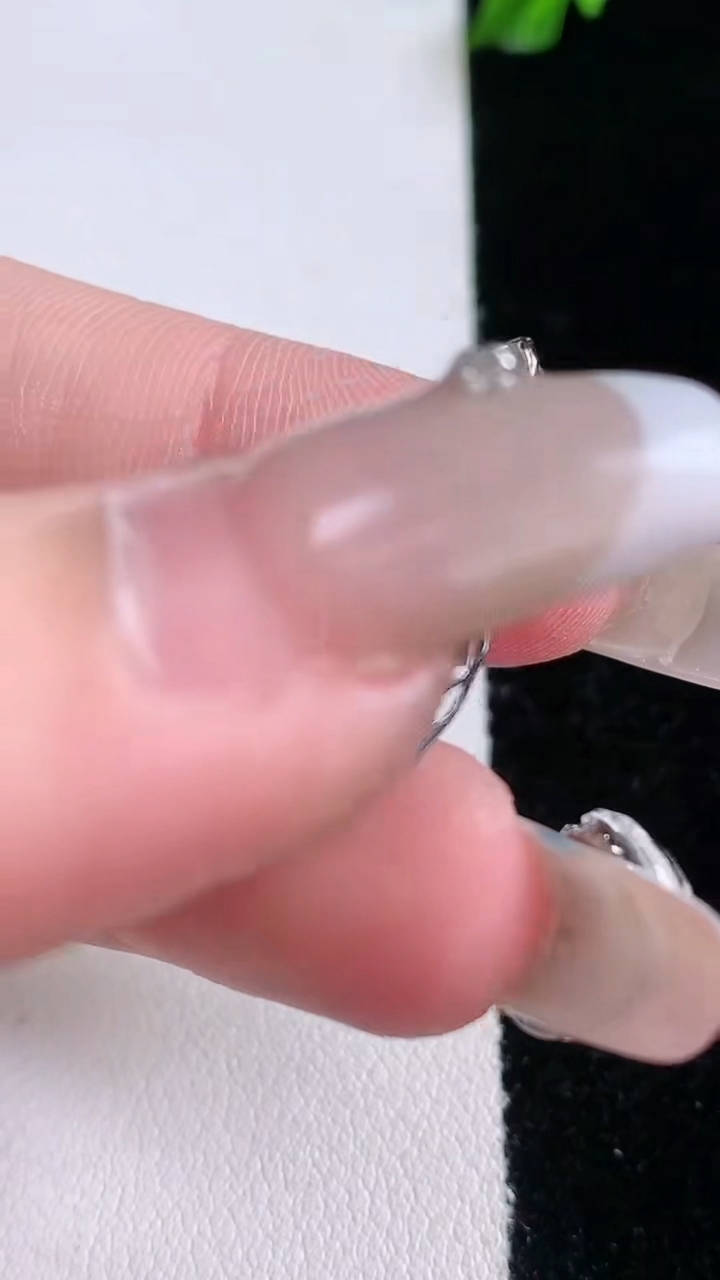 天然A货翡翠18K金蓝水平安扣吊坠，尺寸28-19.3-6，裸石15.8重量:3.48g
3月7日