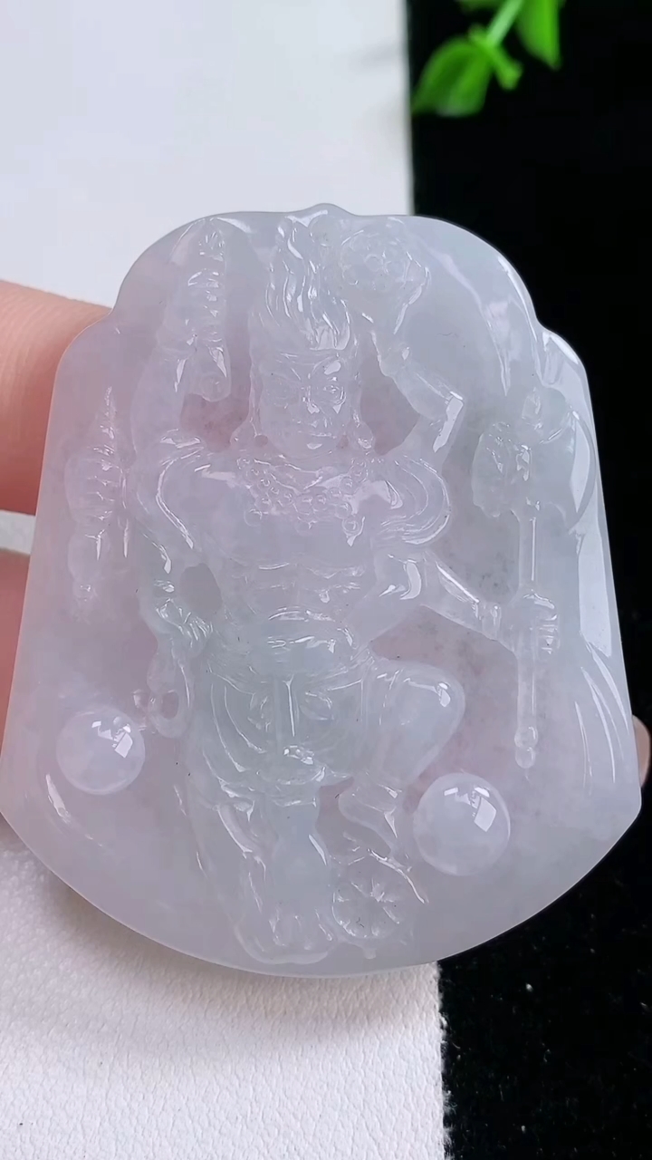 天然A货翡翠不动明王吊坠，尺寸51.2-43.6-5.6，重量:26.24g
3月7日